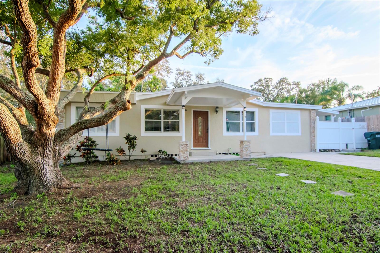 219 6TH AVE SW, LARGO, FL, 33770