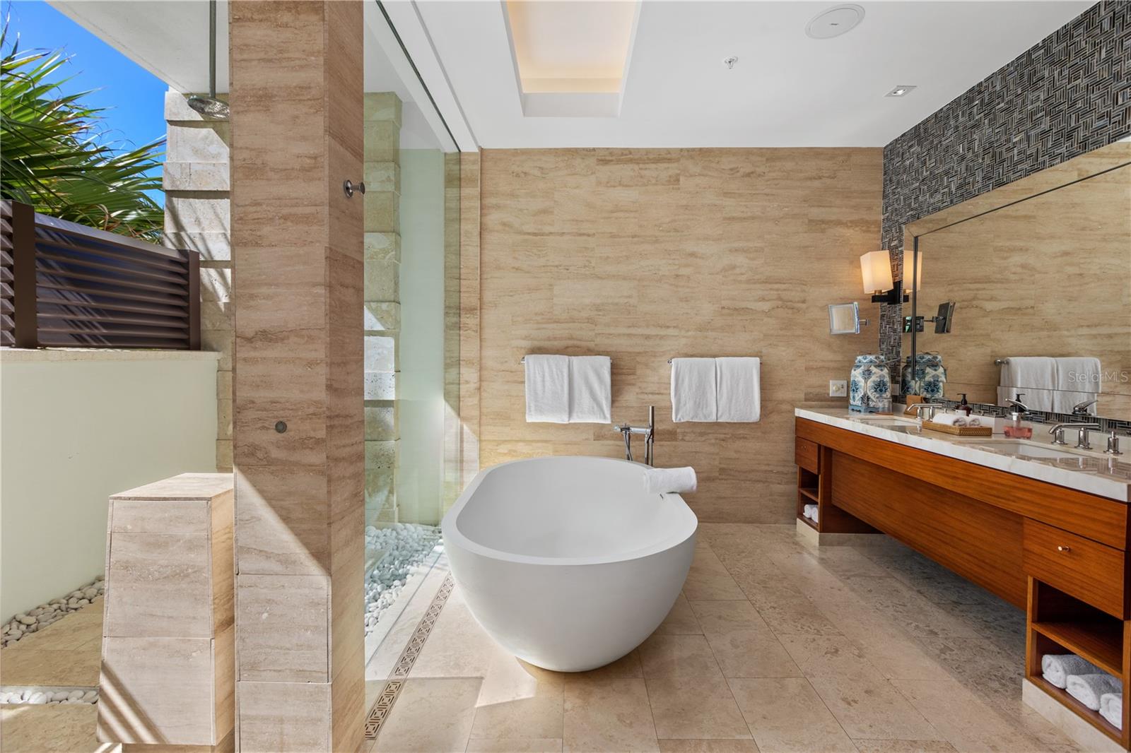 PR9108484 Property Photo