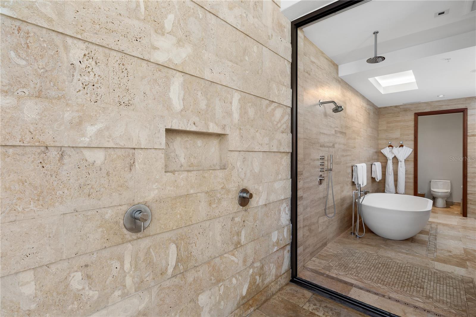 PR9108484 Property Photo