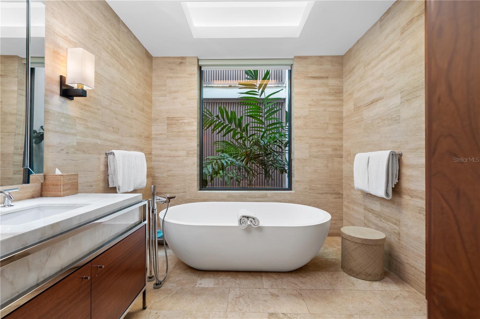 PR9108484 Property Photo