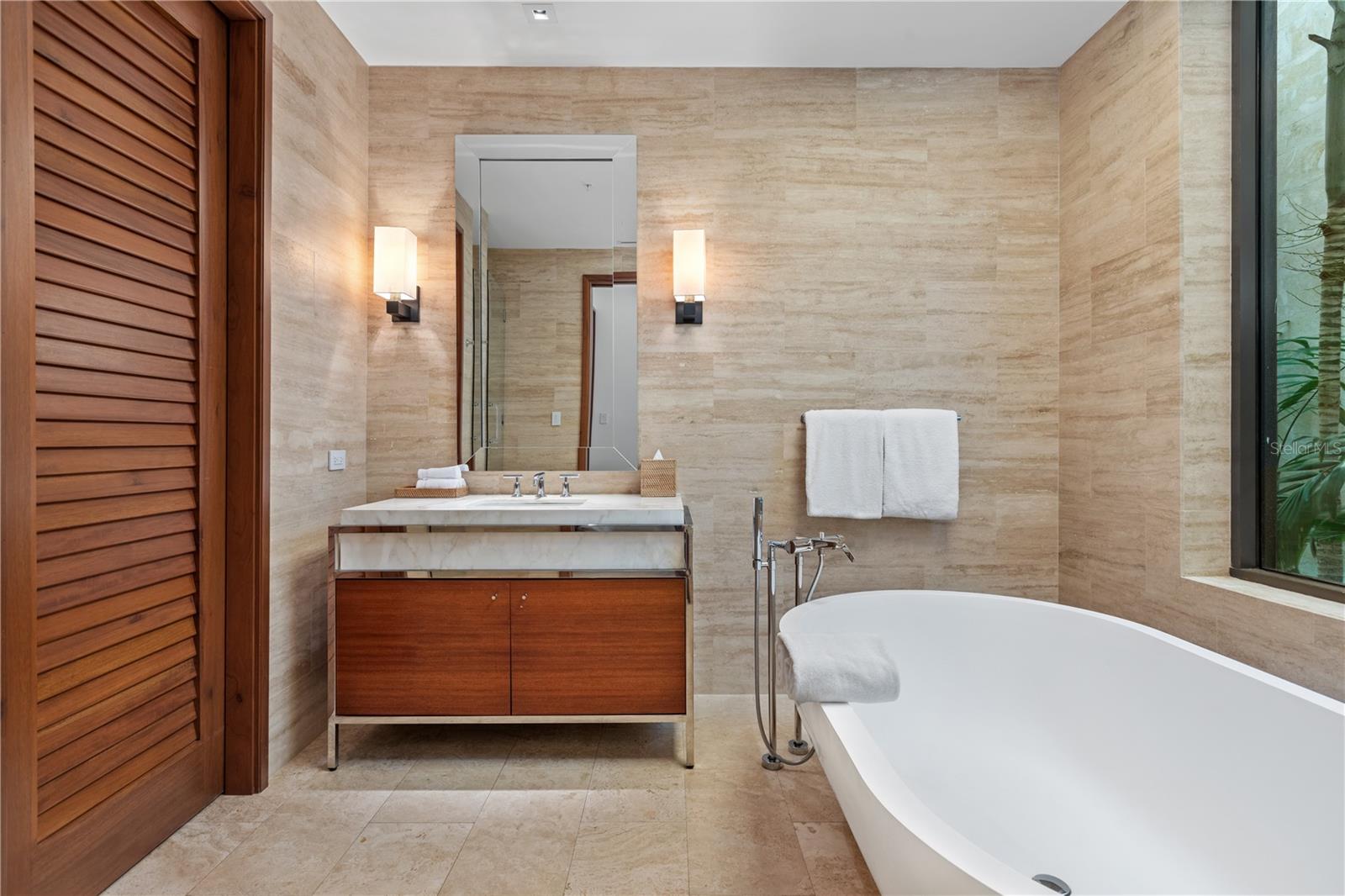 PR9108484 Property Photo