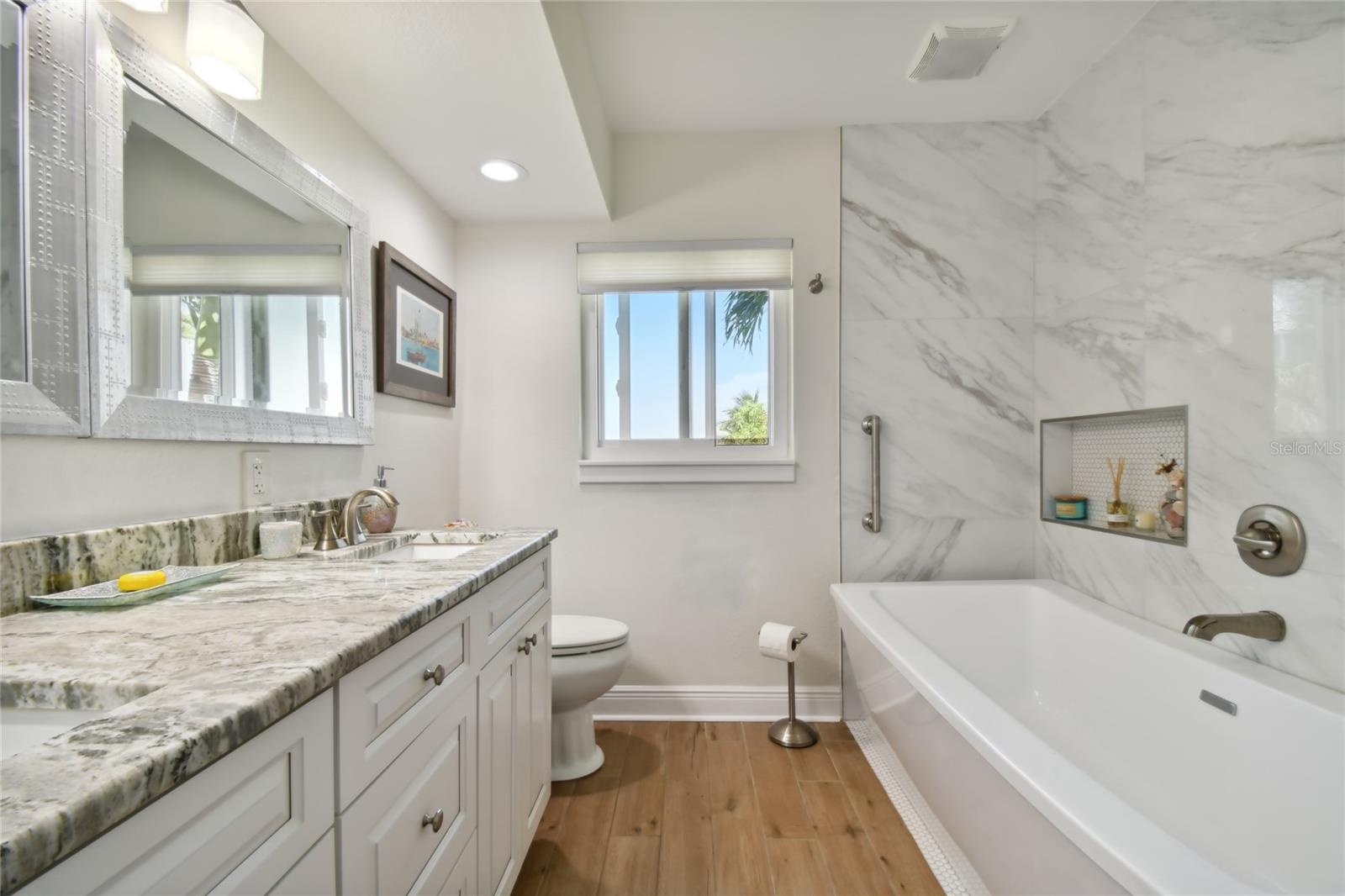 2200 W BAY ISLE DR SE, SAINT PETERSBURG, FL, 33705