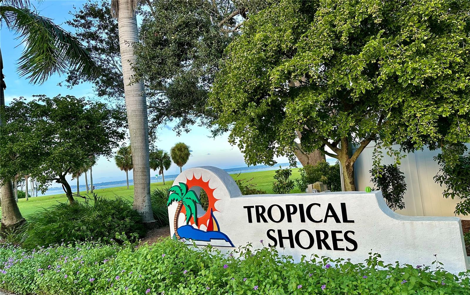 2200 W BAY ISLE DR SE, SAINT PETERSBURG, FL, 33705