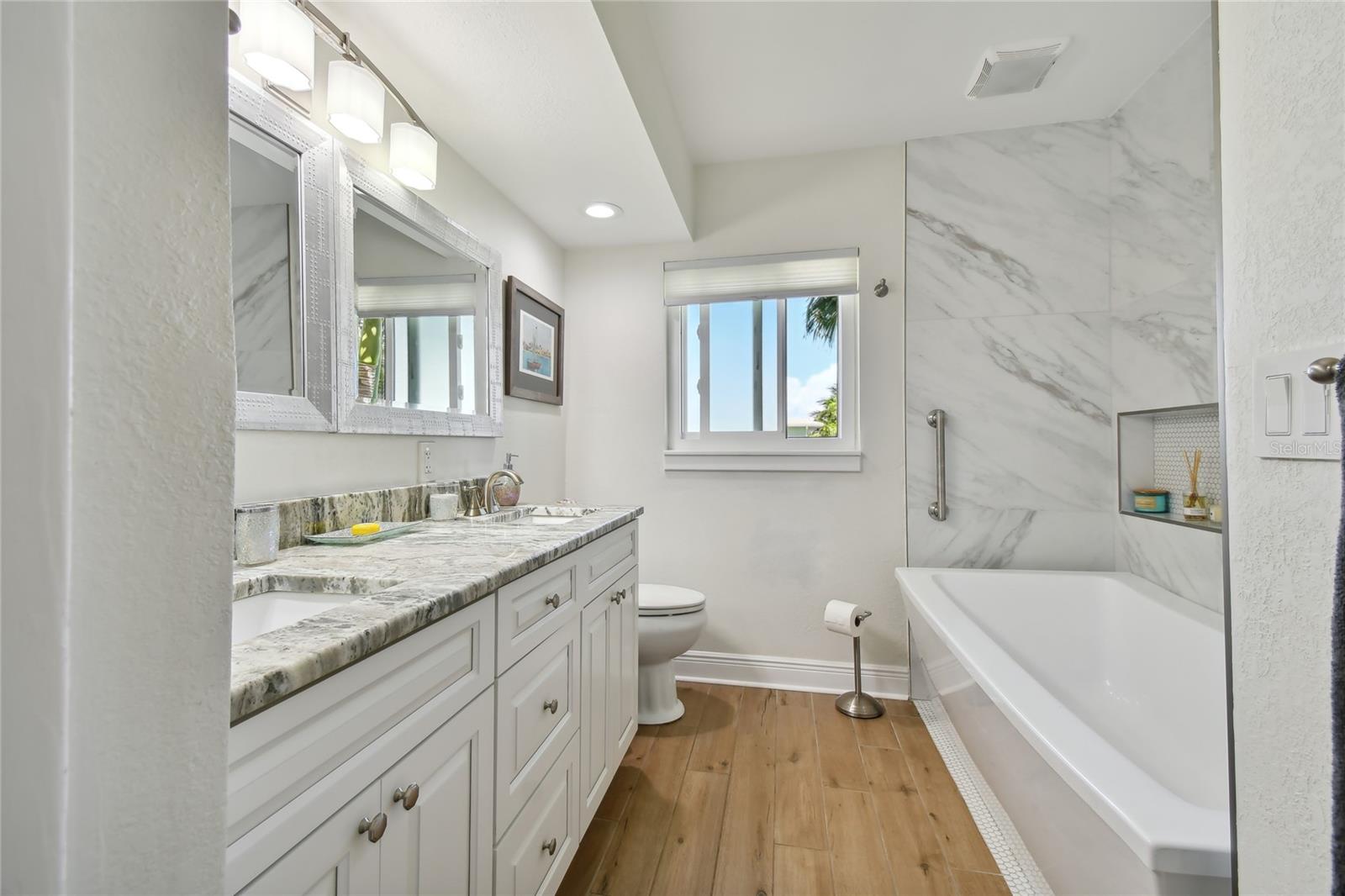 2200 W BAY ISLE DR SE, SAINT PETERSBURG, FL, 33705