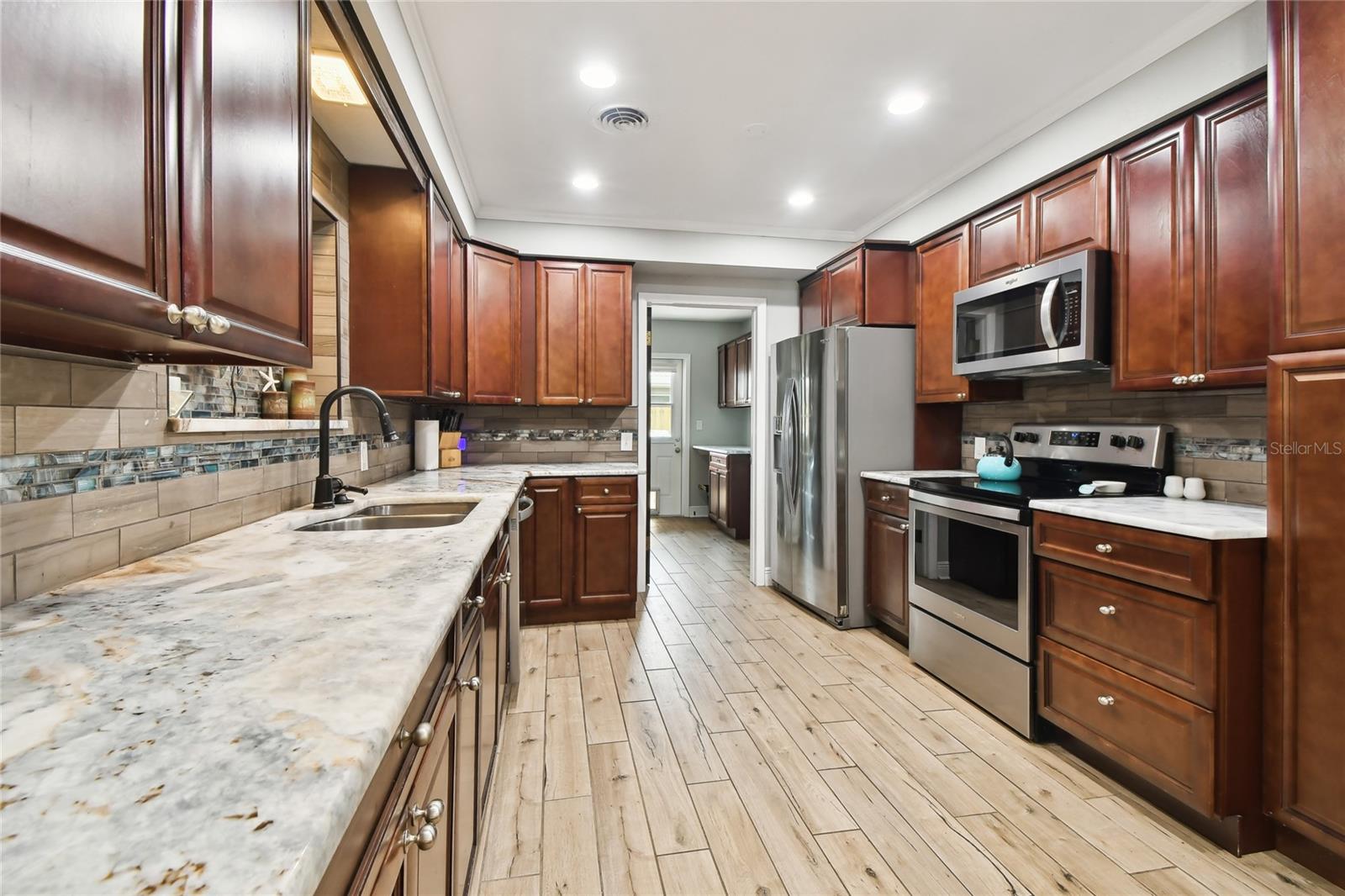 2200 W BAY ISLE DR SE, SAINT PETERSBURG, FL, 33705