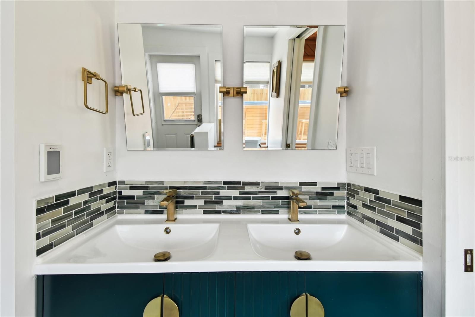 2200 W BAY ISLE DR SE, SAINT PETERSBURG, FL, 33705