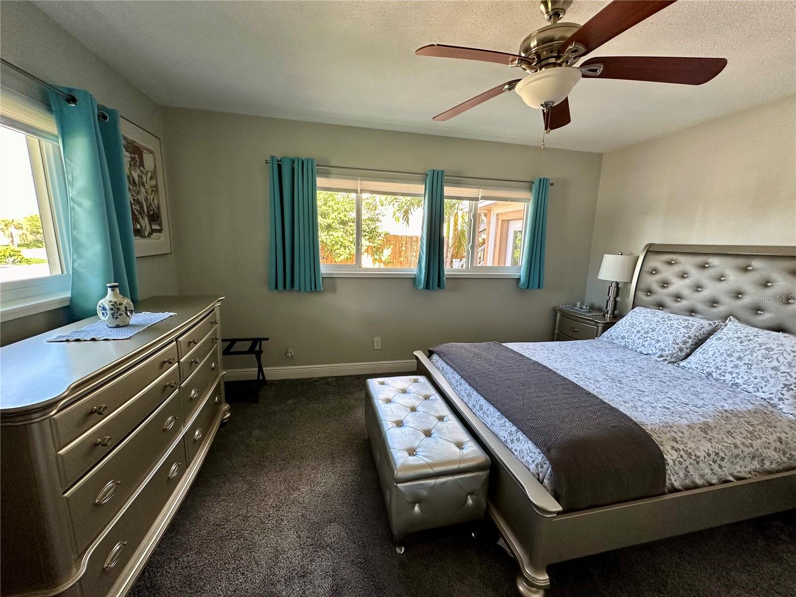 2200 W BAY ISLE DR SE, SAINT PETERSBURG, FL, 33705