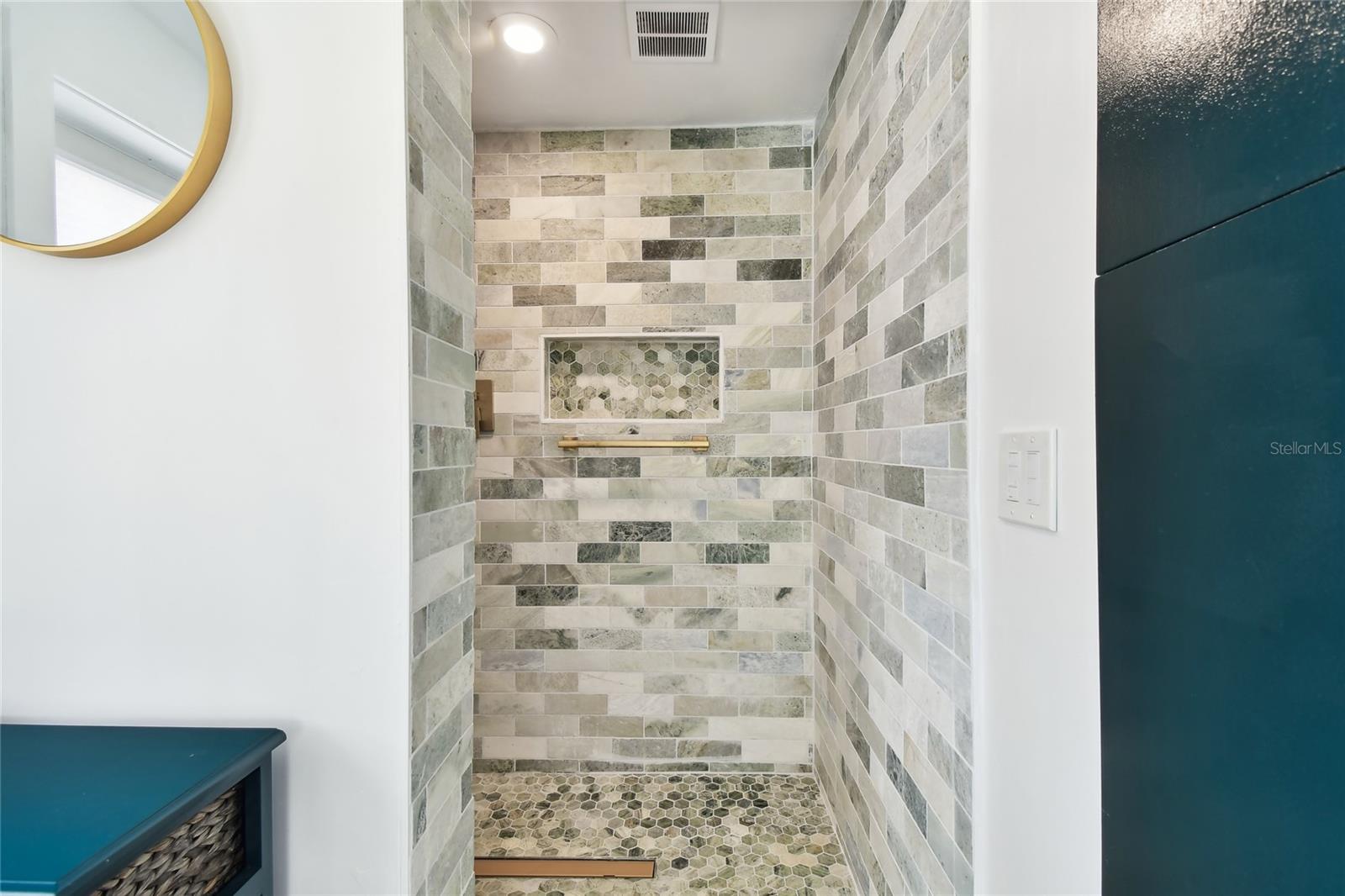 2200 W BAY ISLE DR SE, SAINT PETERSBURG, FL, 33705