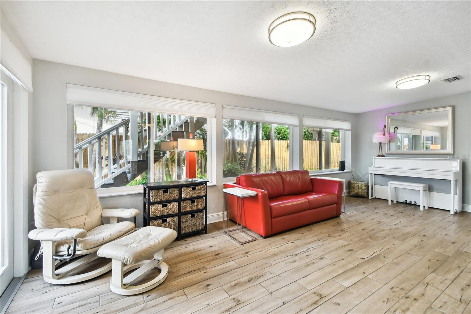 2200 W BAY ISLE DR SE, SAINT PETERSBURG, FL, 33705