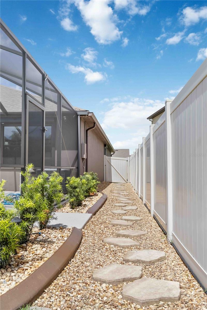 730 OLD COUNTRY RD SE, PALM BAY, FL, 32909