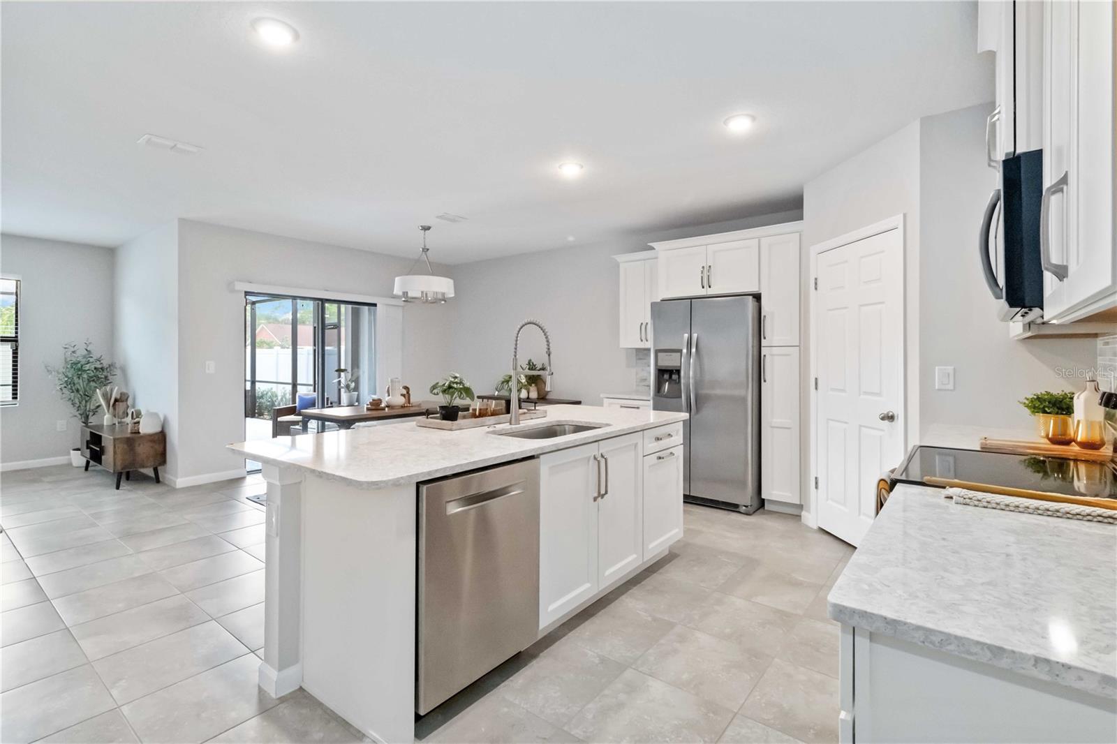 730 OLD COUNTRY RD SE, PALM BAY, FL, 32909