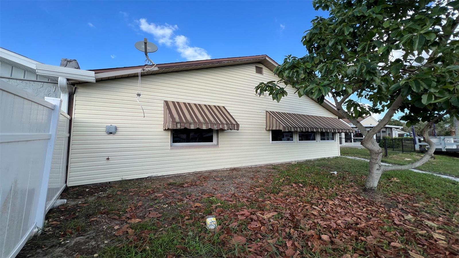 4464 MARINE PKWY, NEW PORT RICHEY, FL, 34652