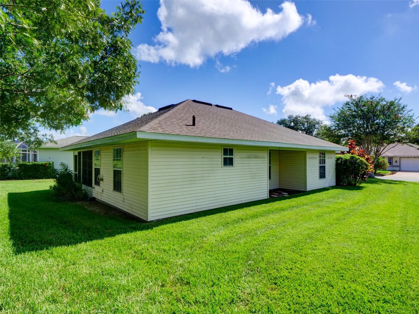 21945 KING HENRY AVE, LEESBURG, FL, 34748