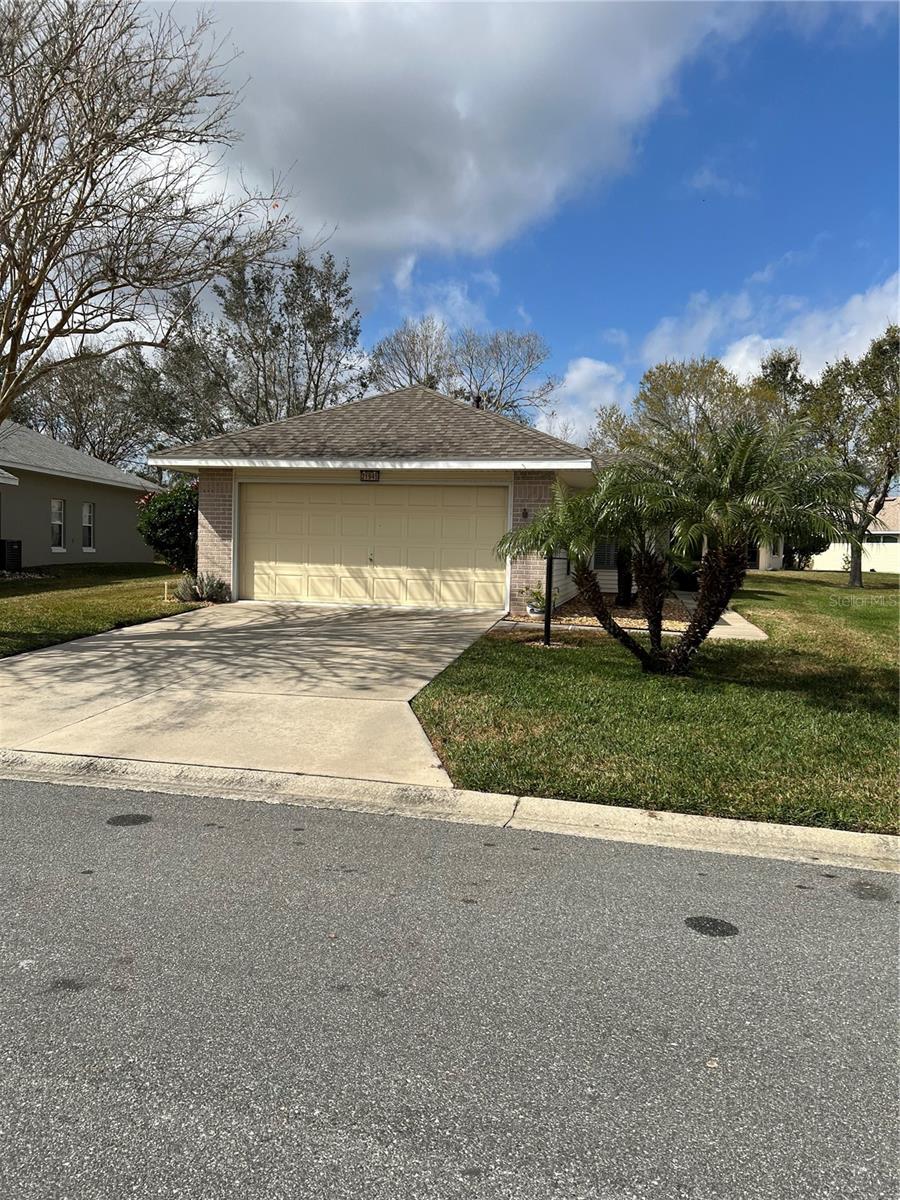 21945 KING HENRY AVE, LEESBURG, FL, 34748
