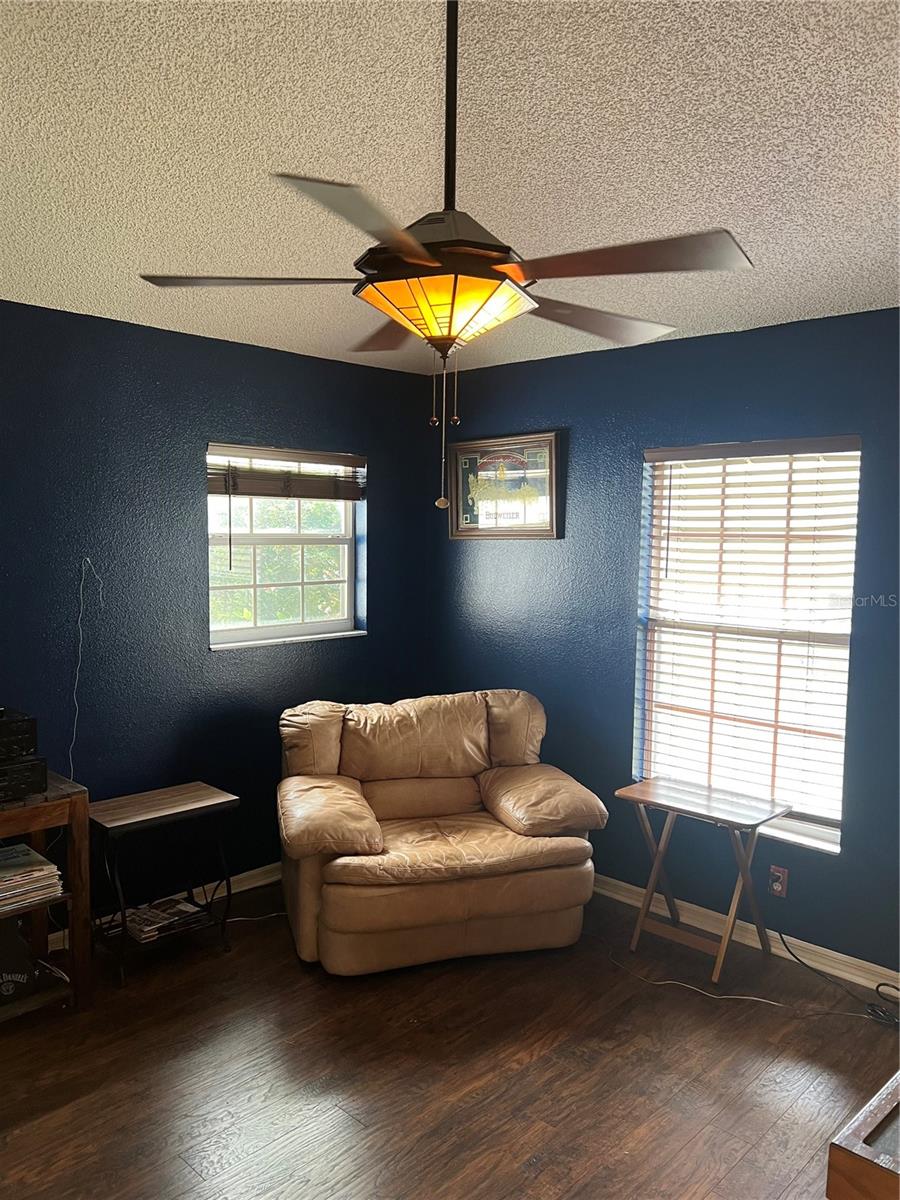 21945 KING HENRY AVE, LEESBURG, FL, 34748