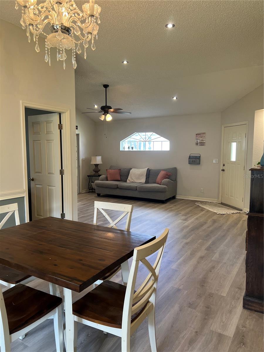 21945 KING HENRY AVE, LEESBURG, FL, 34748