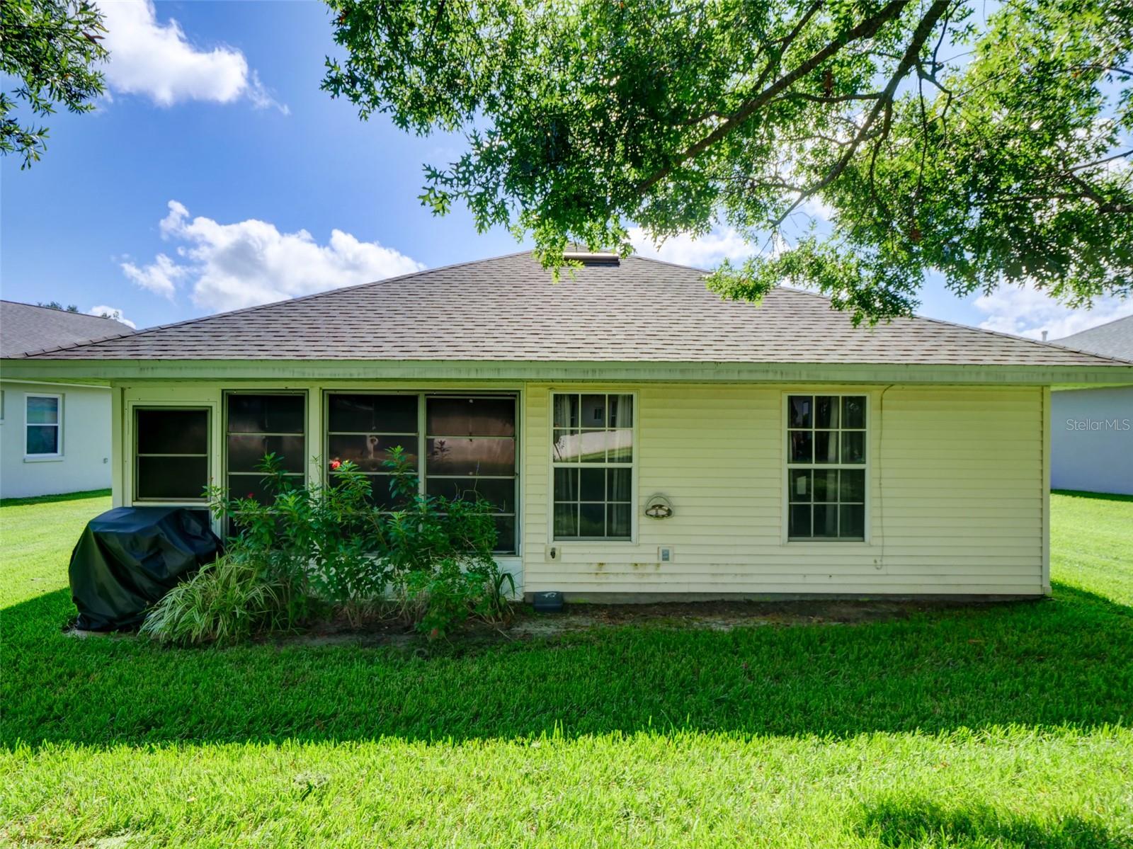 21945 KING HENRY AVE, LEESBURG, FL, 34748