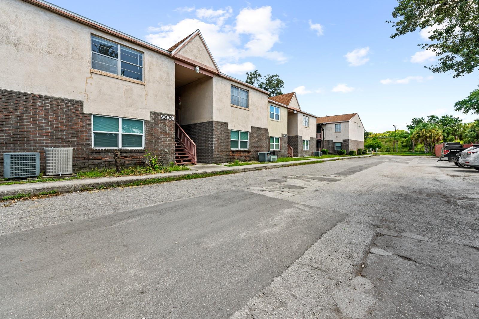 9009 WESTCHESTER CIR #B-18, TAMPA, FL, 33604