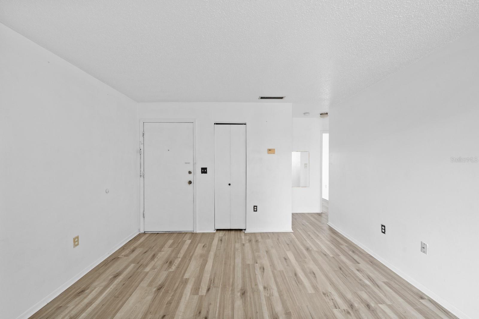 9009 WESTCHESTER CIR #B-18, TAMPA, FL, 33604