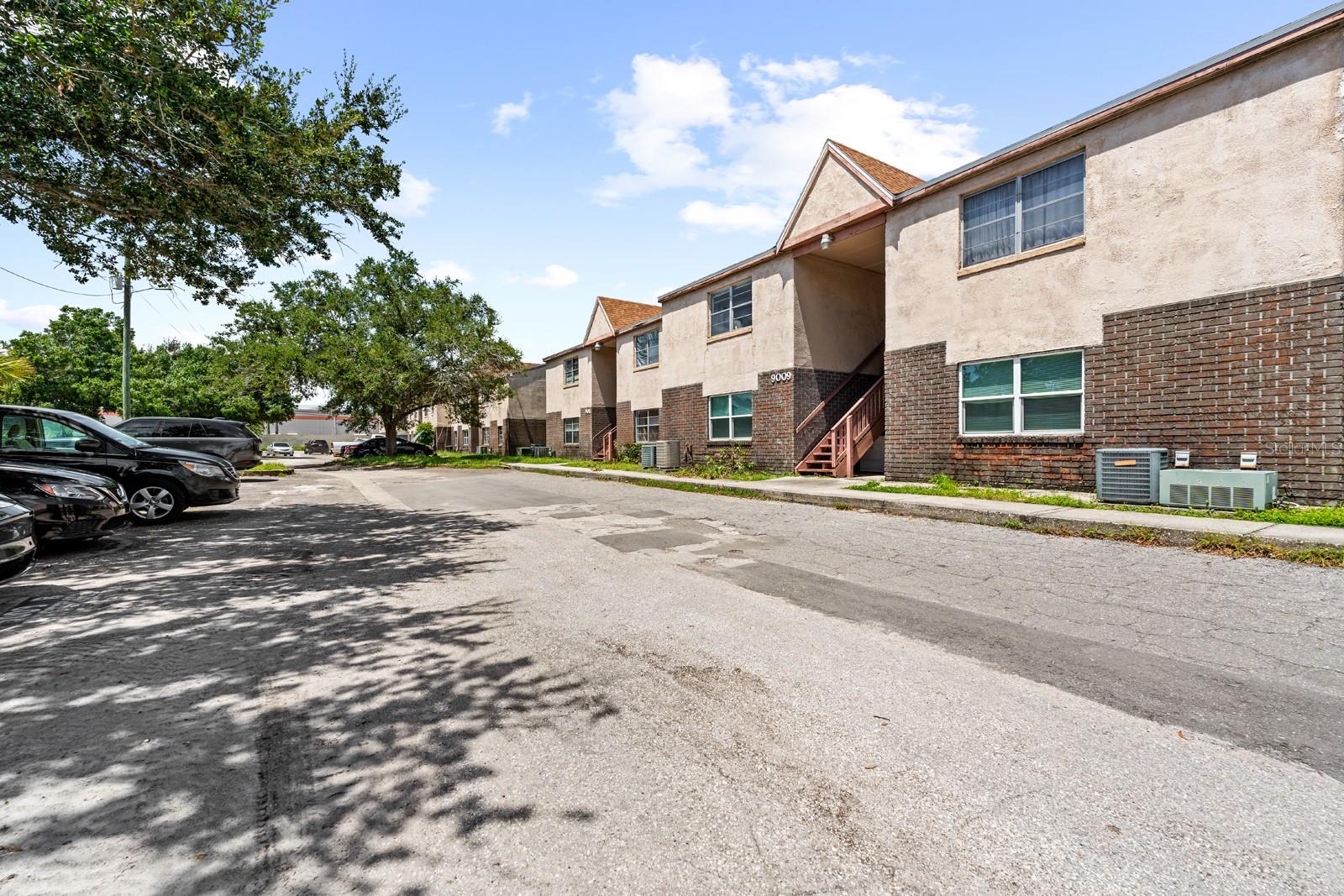 9009 WESTCHESTER CIR #B-18, TAMPA, FL, 33604