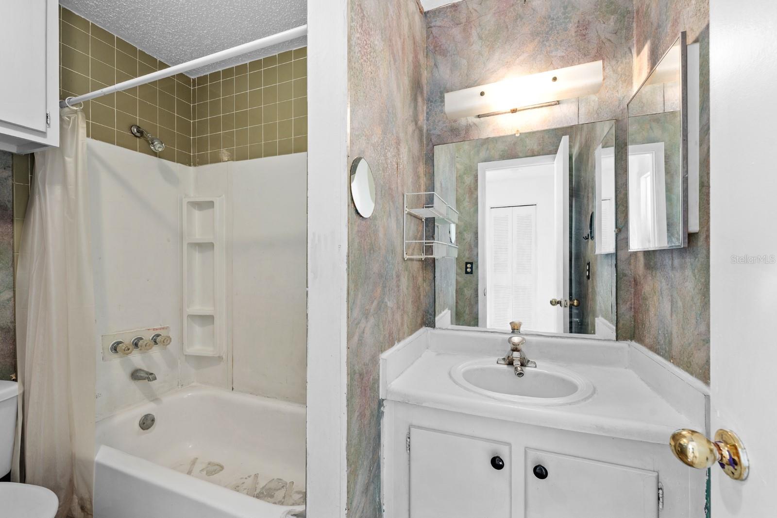 9009 WESTCHESTER CIR #B-18, TAMPA, FL, 33604