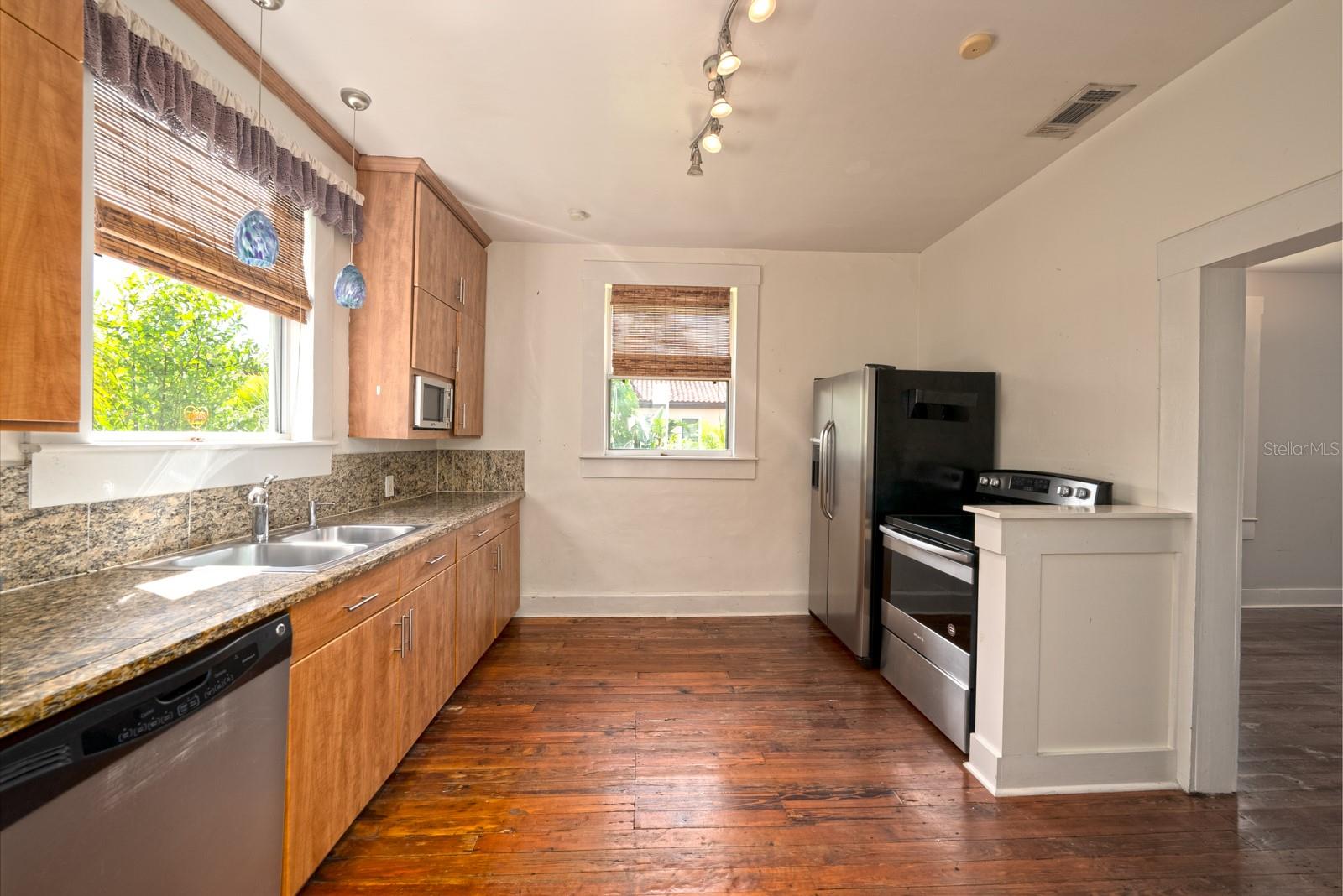 5915 N DEXTER AVE, TAMPA, FL, 33604