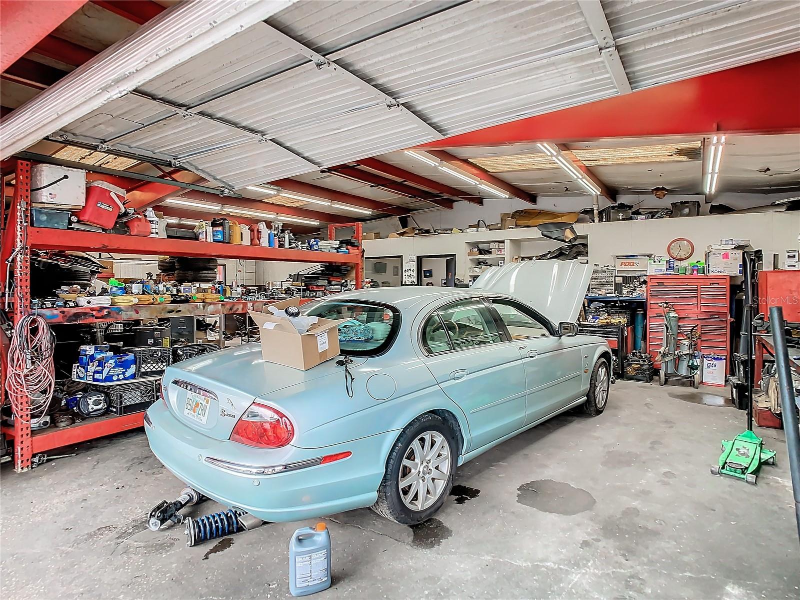 1412 E LAKE AVE, TAMPA, FL, 33605