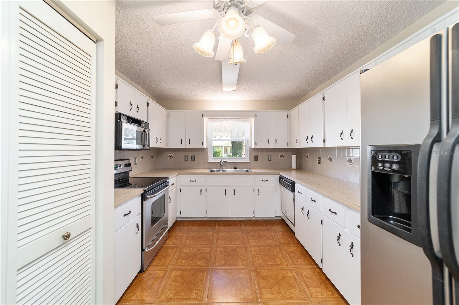 8666 SW 92ND LN #E, OCALA, FL, 34481