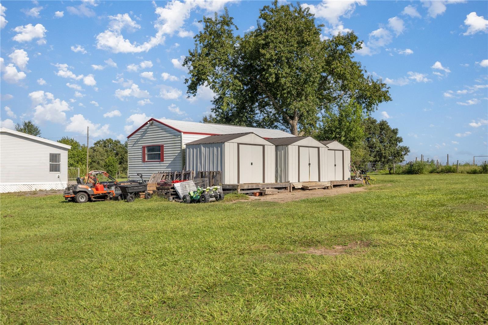 16300 SE HIGHWAY 42, WEIRSDALE, FL, 32195