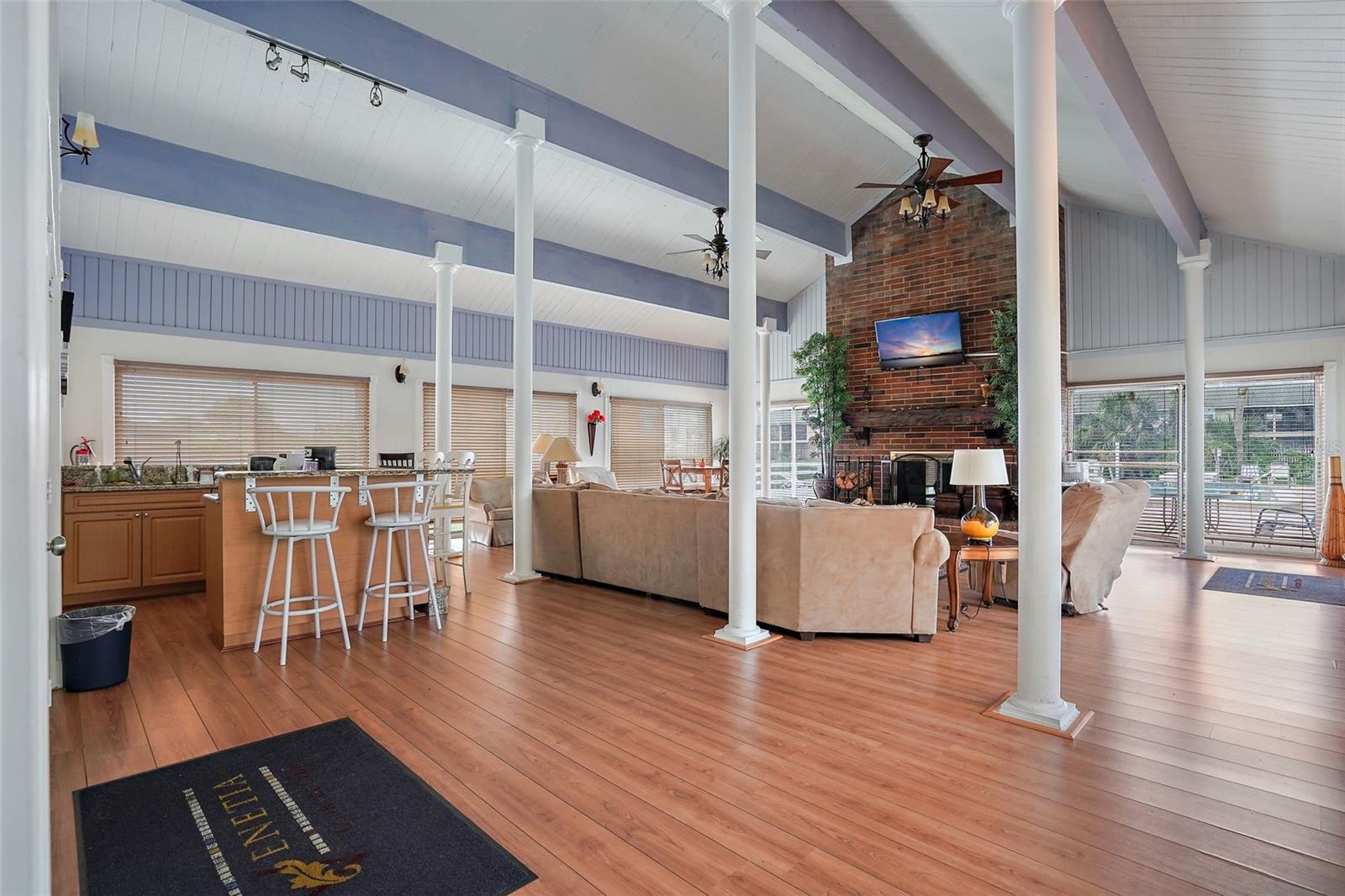 200 COUNTRY CLUB DR #1004, LARGO, FL, 33771