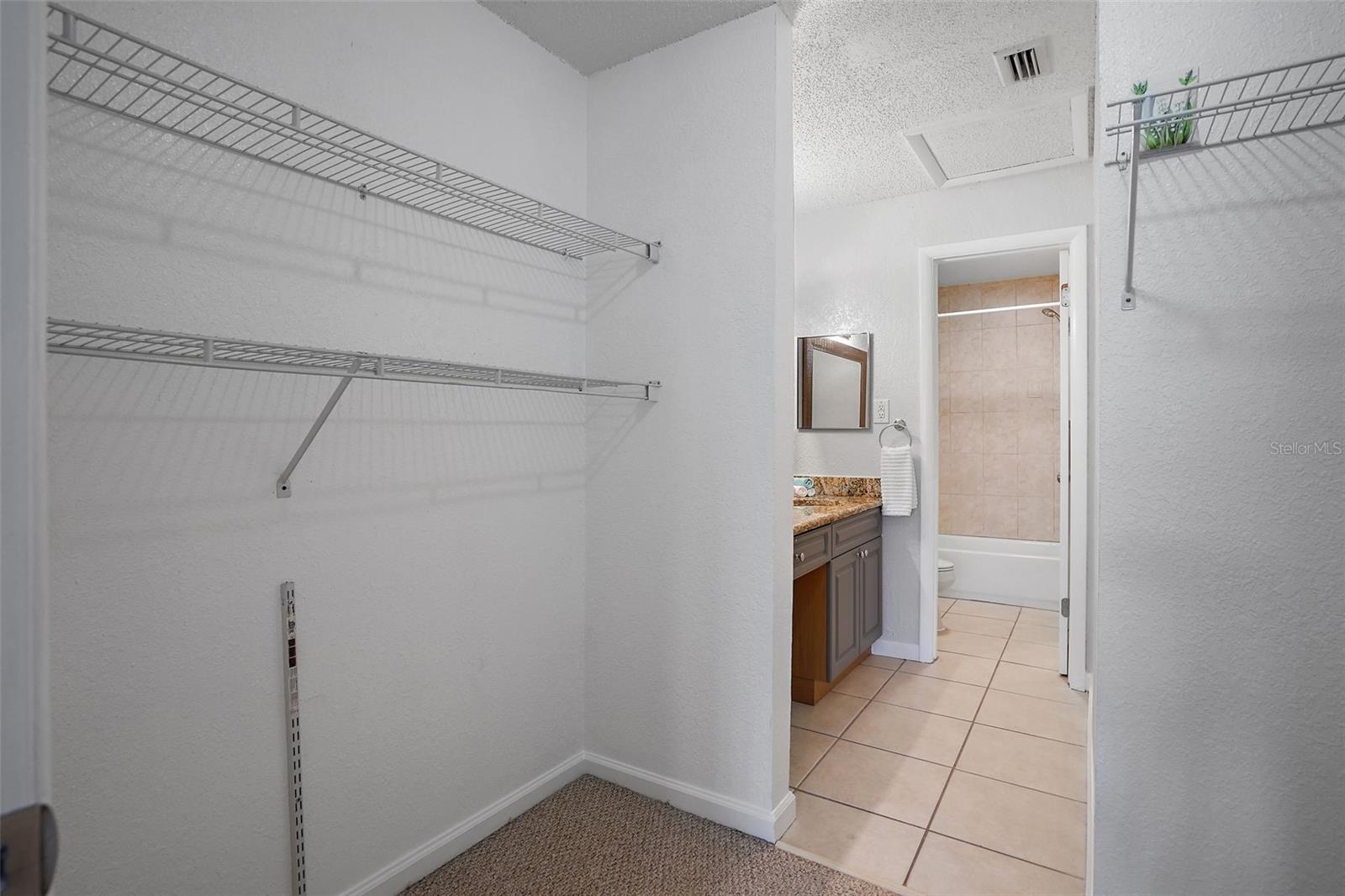 200 COUNTRY CLUB DR #1004, LARGO, FL, 33771