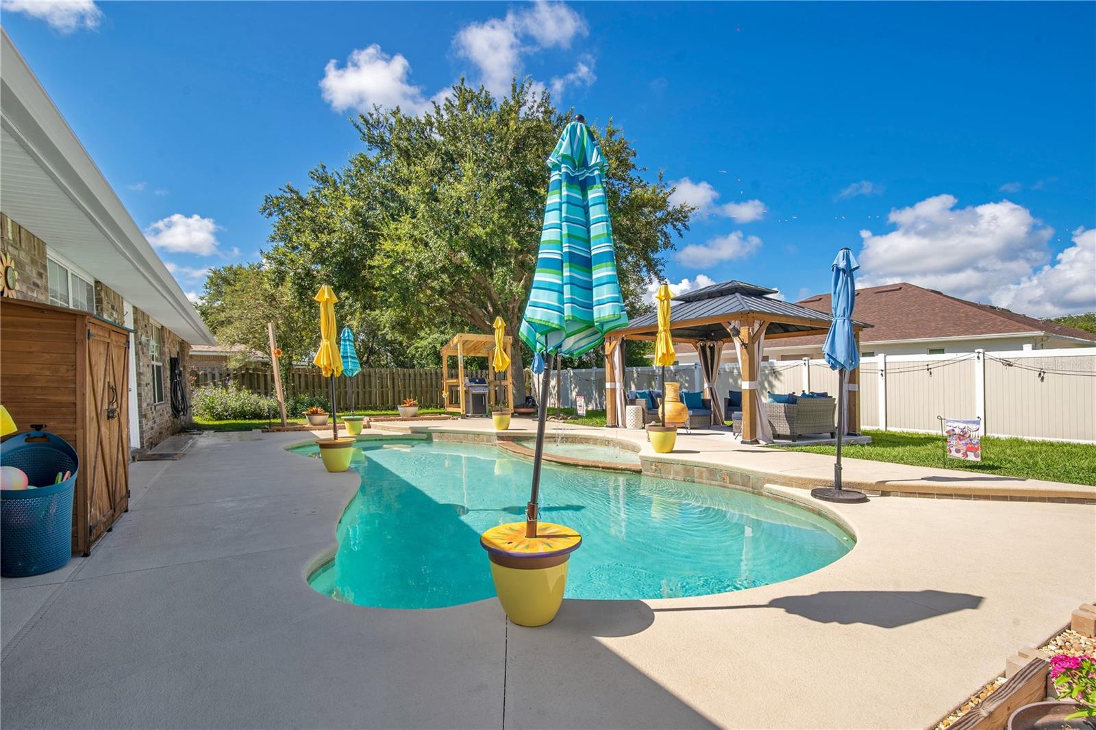 27 LYNDENHURST LN, PALM COAST, FL, 32137