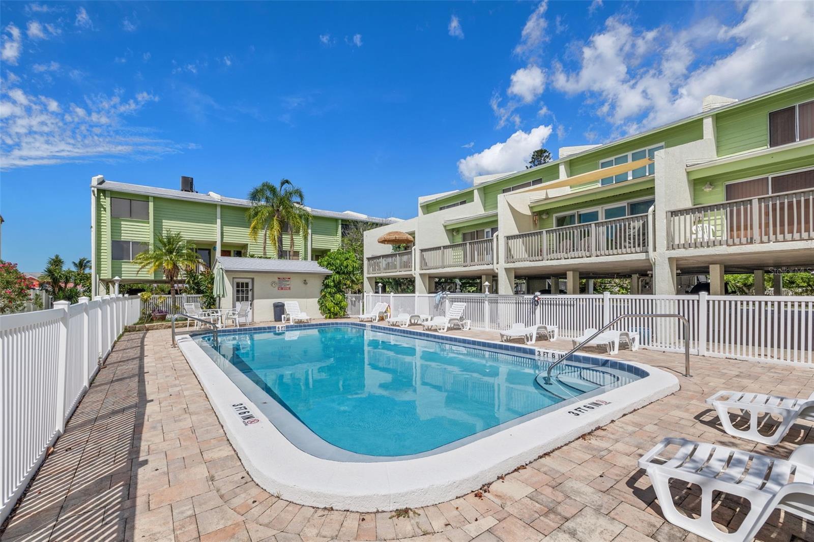 320 WINDRUSH BLVD #4, INDIAN ROCKS BEACH, FL, 33785