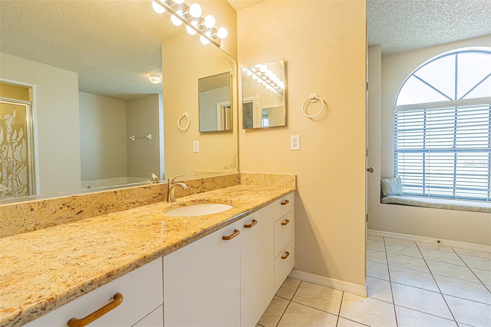 8360 PALM LAKES CT, SARASOTA, FL, 34243