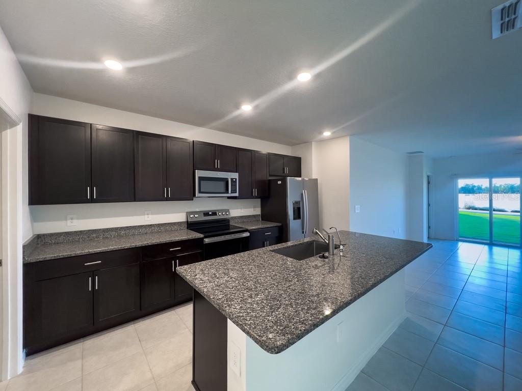 2831 SILVER SCALLOP LOOP, WIMAUMA, FL, 33598