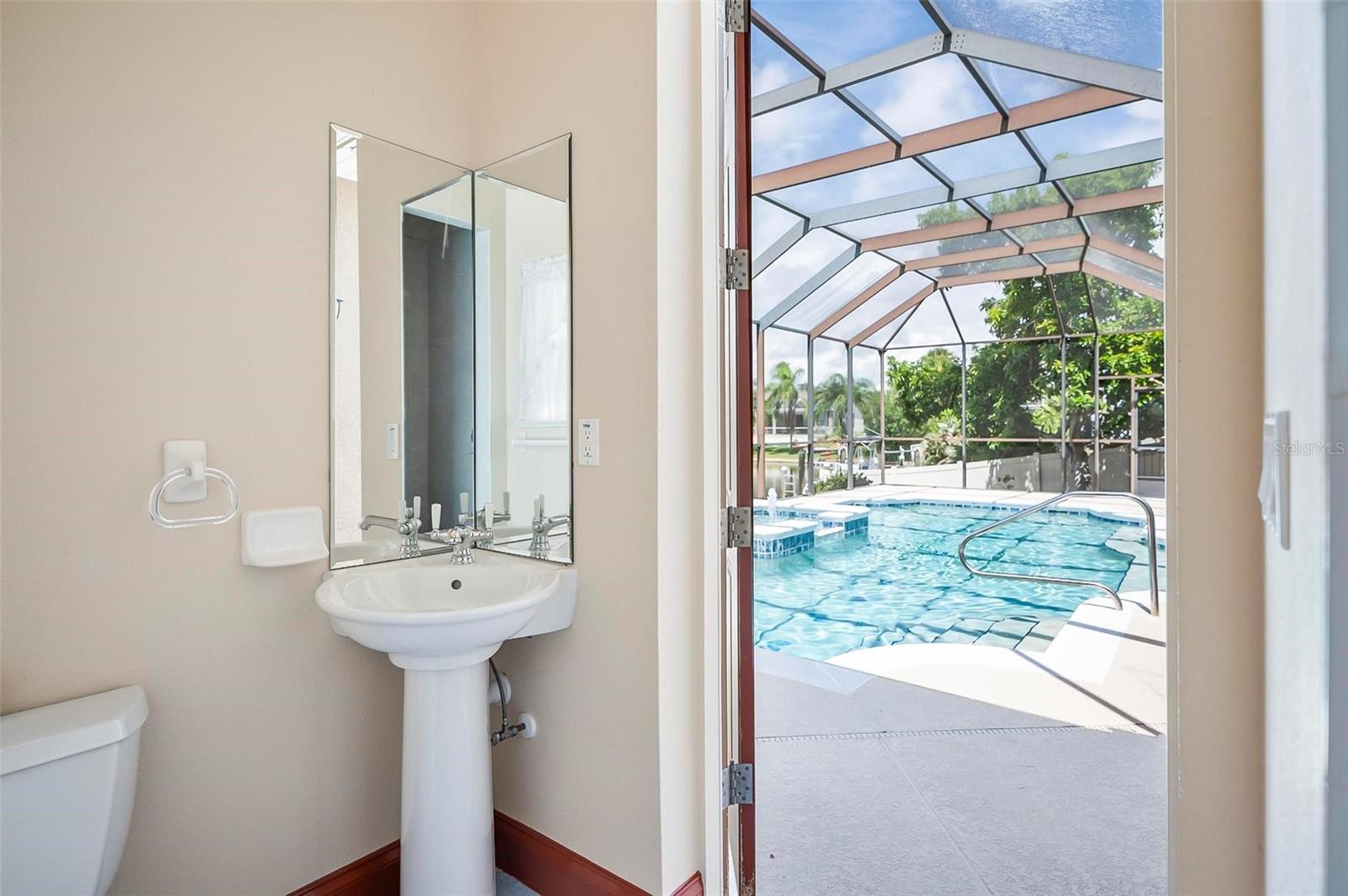 8 CLEVELAND CT, PALM COAST, FL, 32137