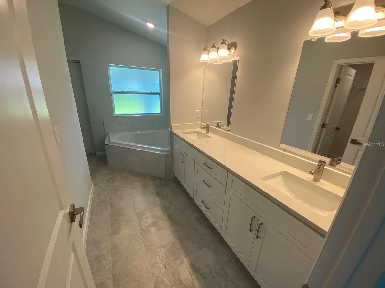 541 RHODES DR, DELAND, FL, 32720