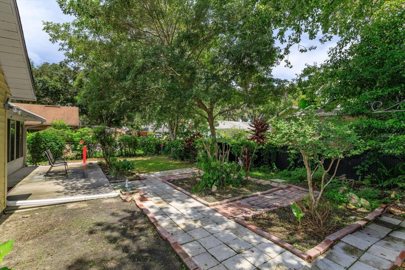 331 DOUGLAS DR, EUSTIS, FL, 32726