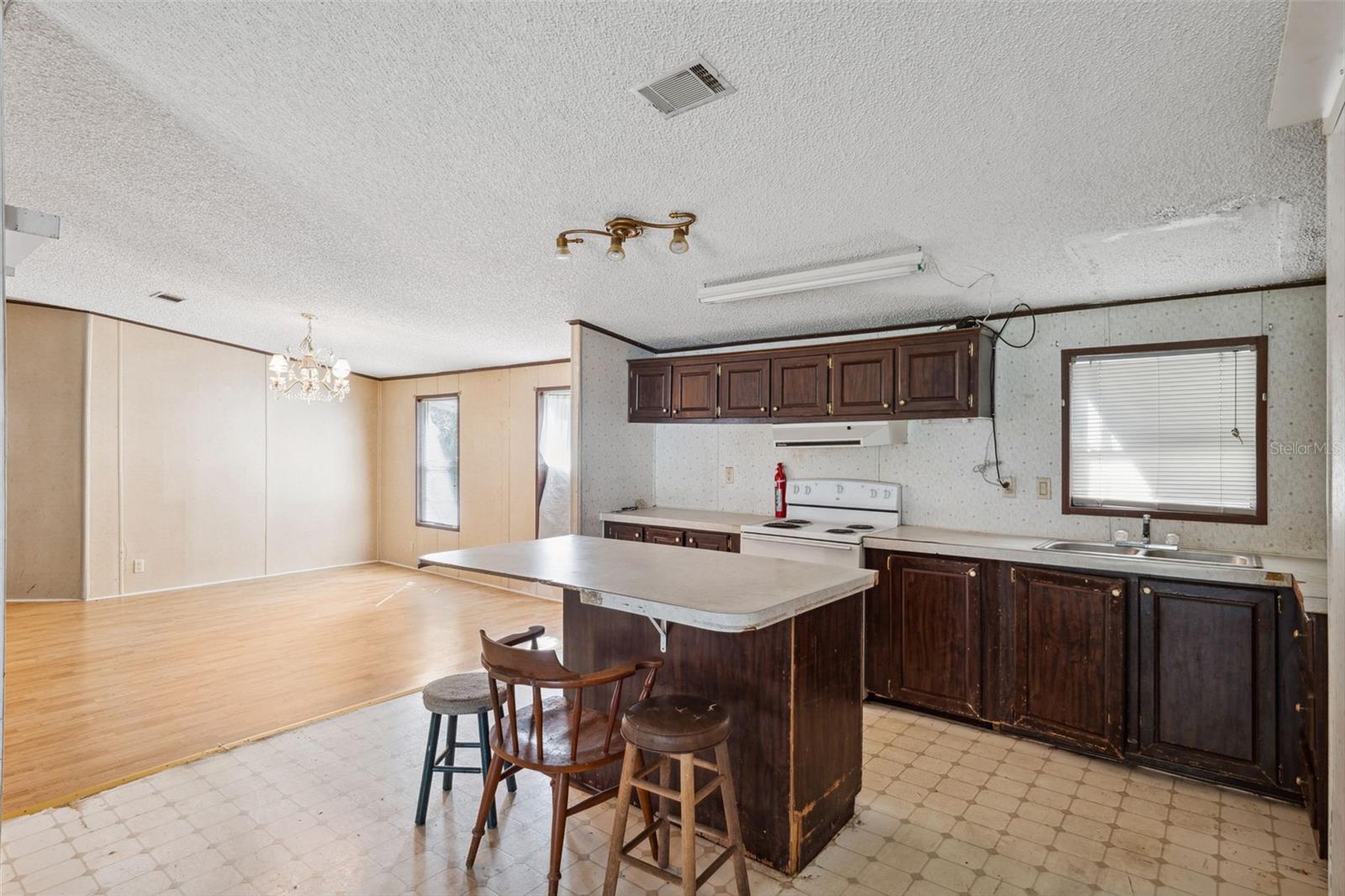 10031 E FOWLER AVE, THONOTOSASSA, FL, 33592