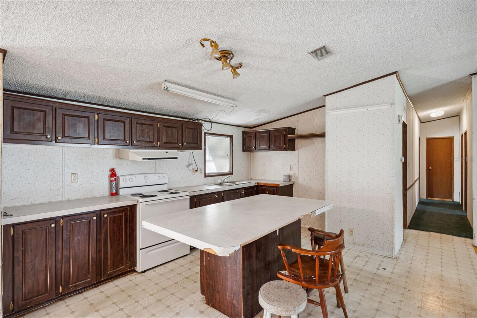 10031 E FOWLER AVE, THONOTOSASSA, FL, 33592