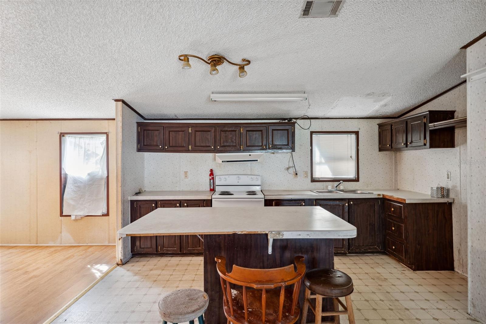 10031 E FOWLER AVE, THONOTOSASSA, FL, 33592