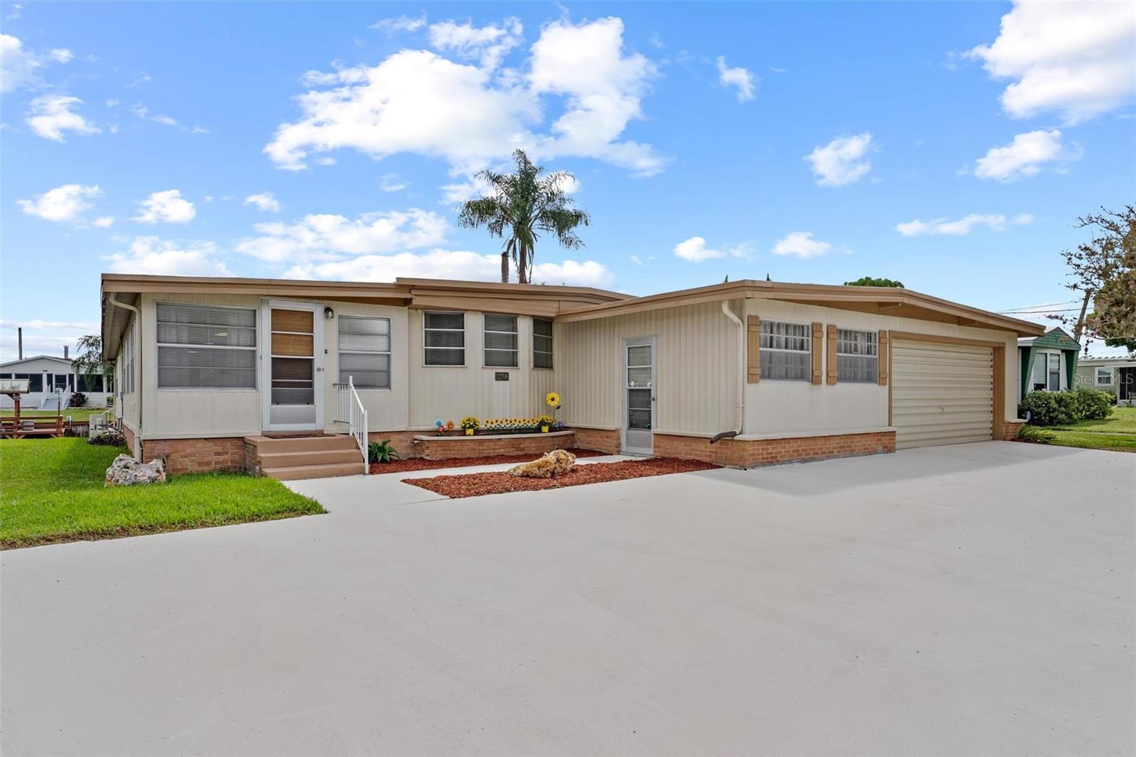 12706 LAKE DORA CIR, TAVARES, FL, 32778