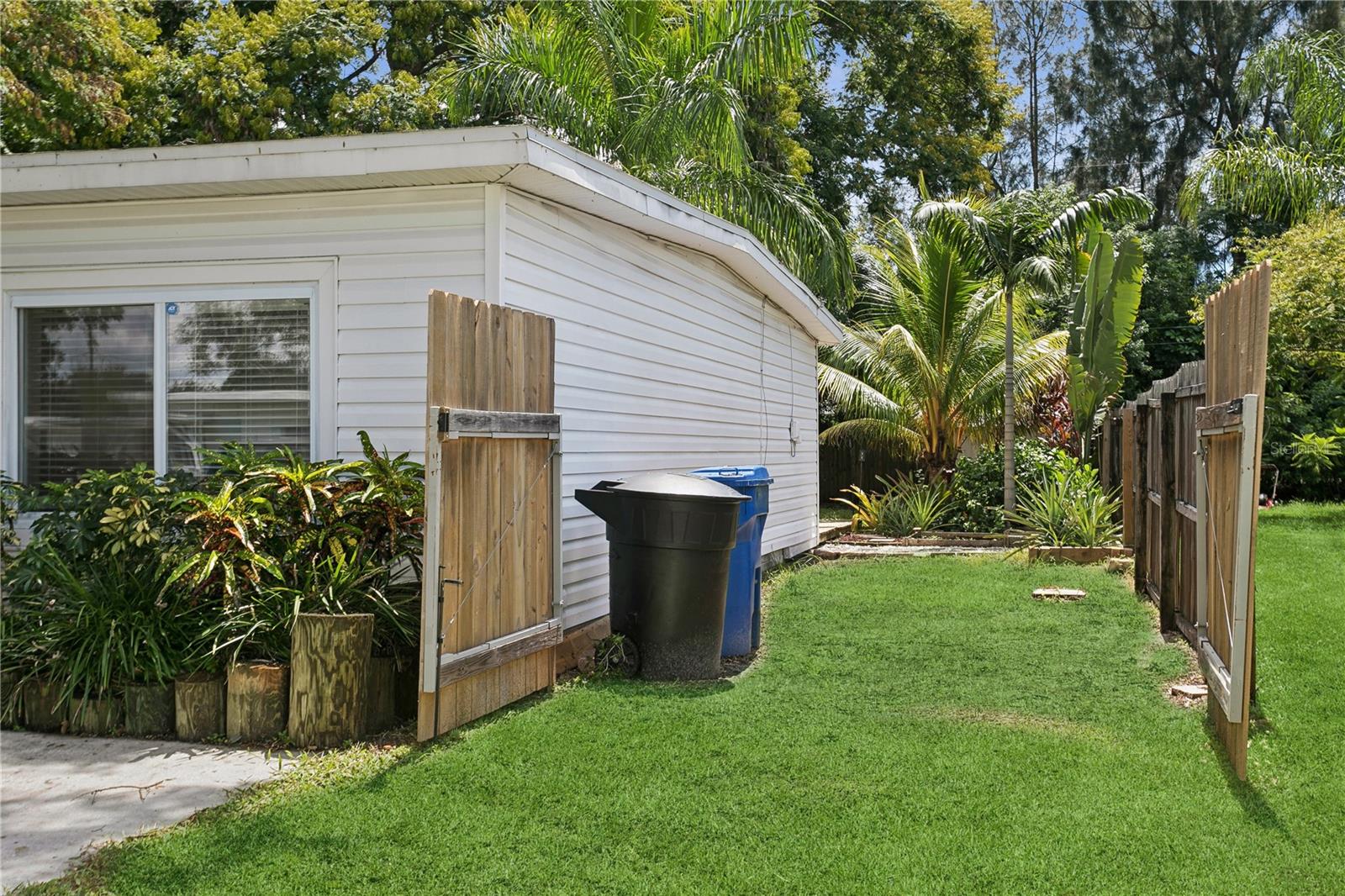 1058 60TH AVE N, ST PETERSBURG, FL, 33703