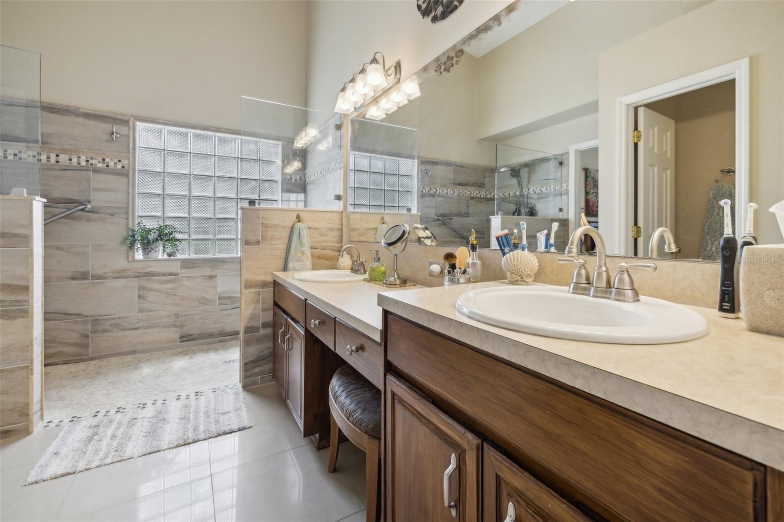 2835 LAUREL LEAF DR, VALRICO, FL, 33594