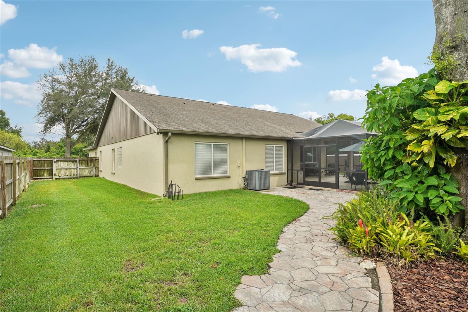 2835 LAUREL LEAF DR, VALRICO, FL, 33594