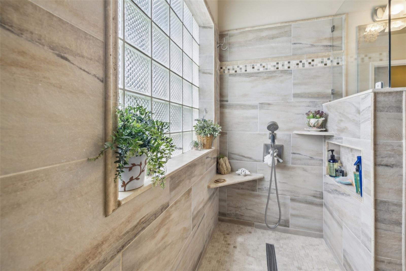 2835 LAUREL LEAF DR, VALRICO, FL, 33594