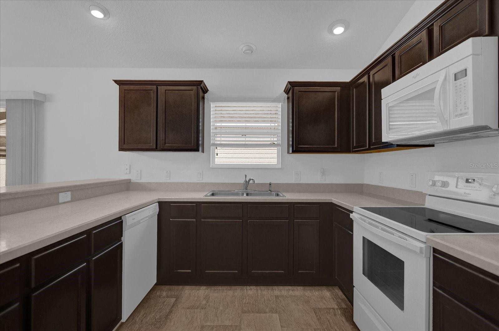 585 BURNSIDE PL, THE VILLAGES, FL, 32163