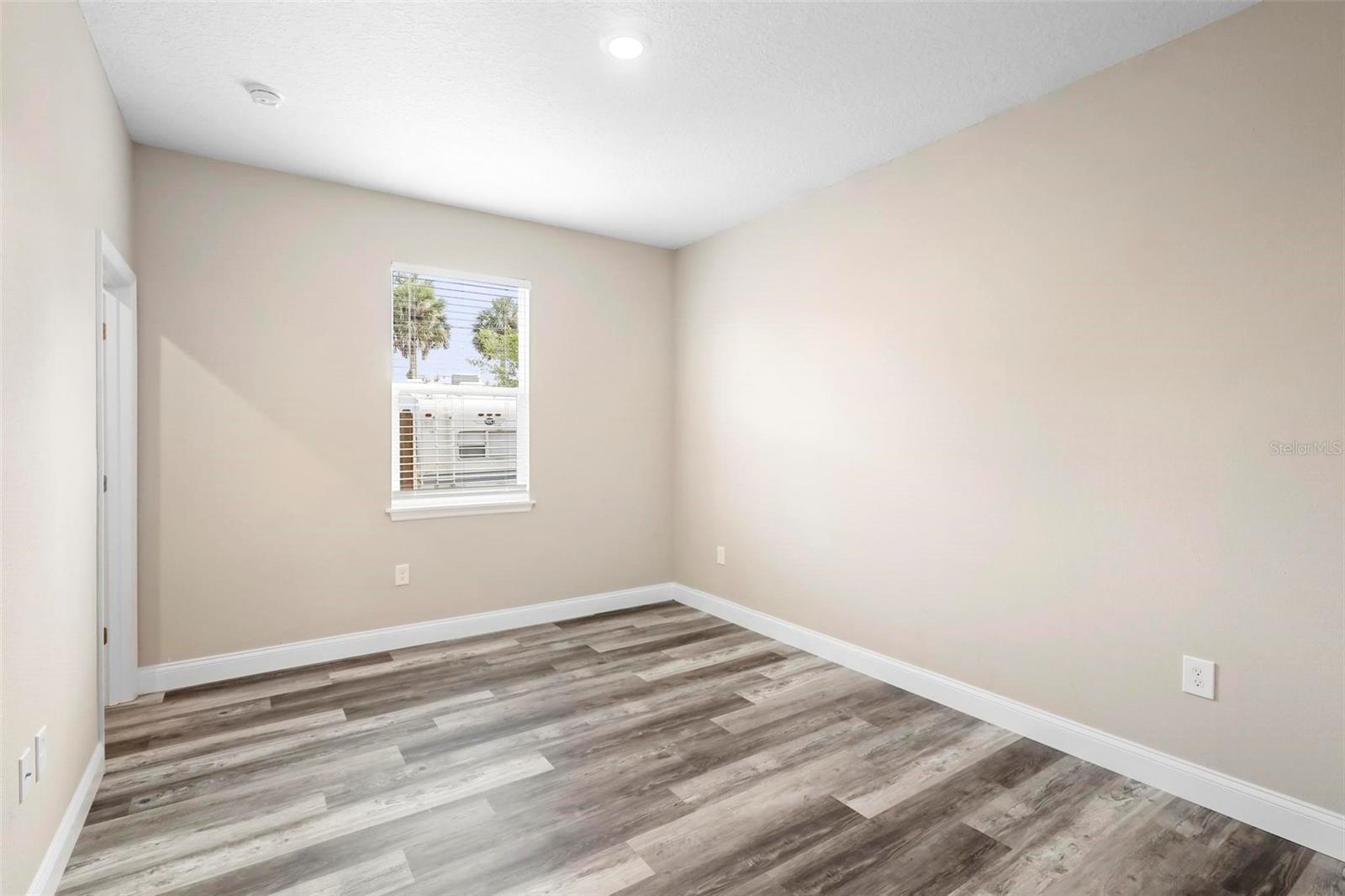 1012 S HOLLY AVE, SANFORD, FL, 32771