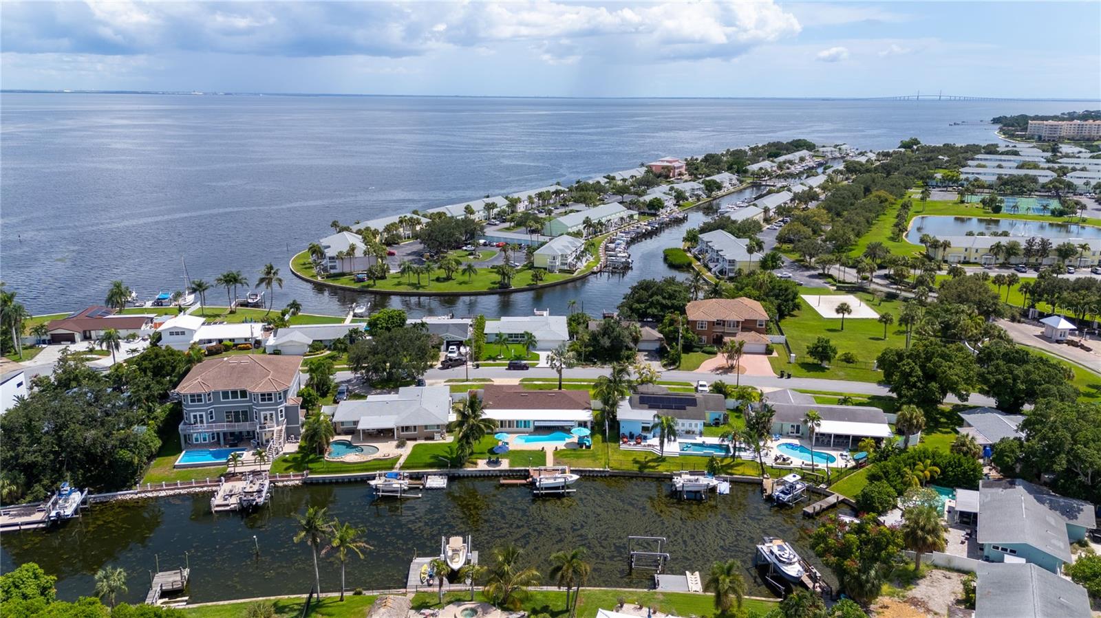 537 DOLPHIN AVE SE, ST PETERSBURG, FL, 33705