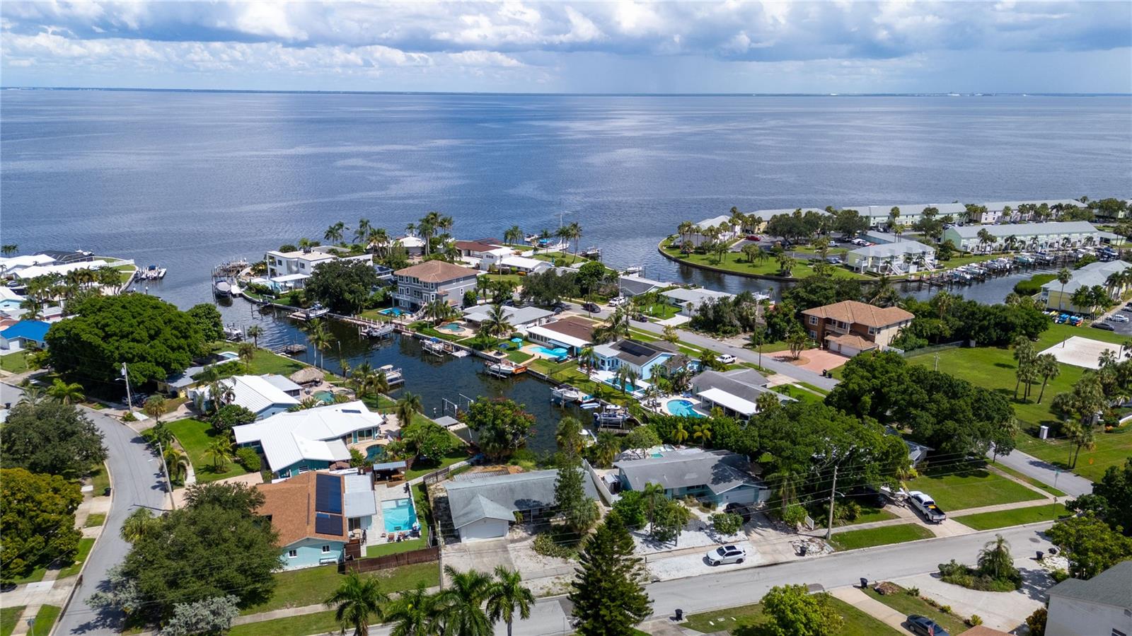537 DOLPHIN AVE SE, ST PETERSBURG, FL, 33705